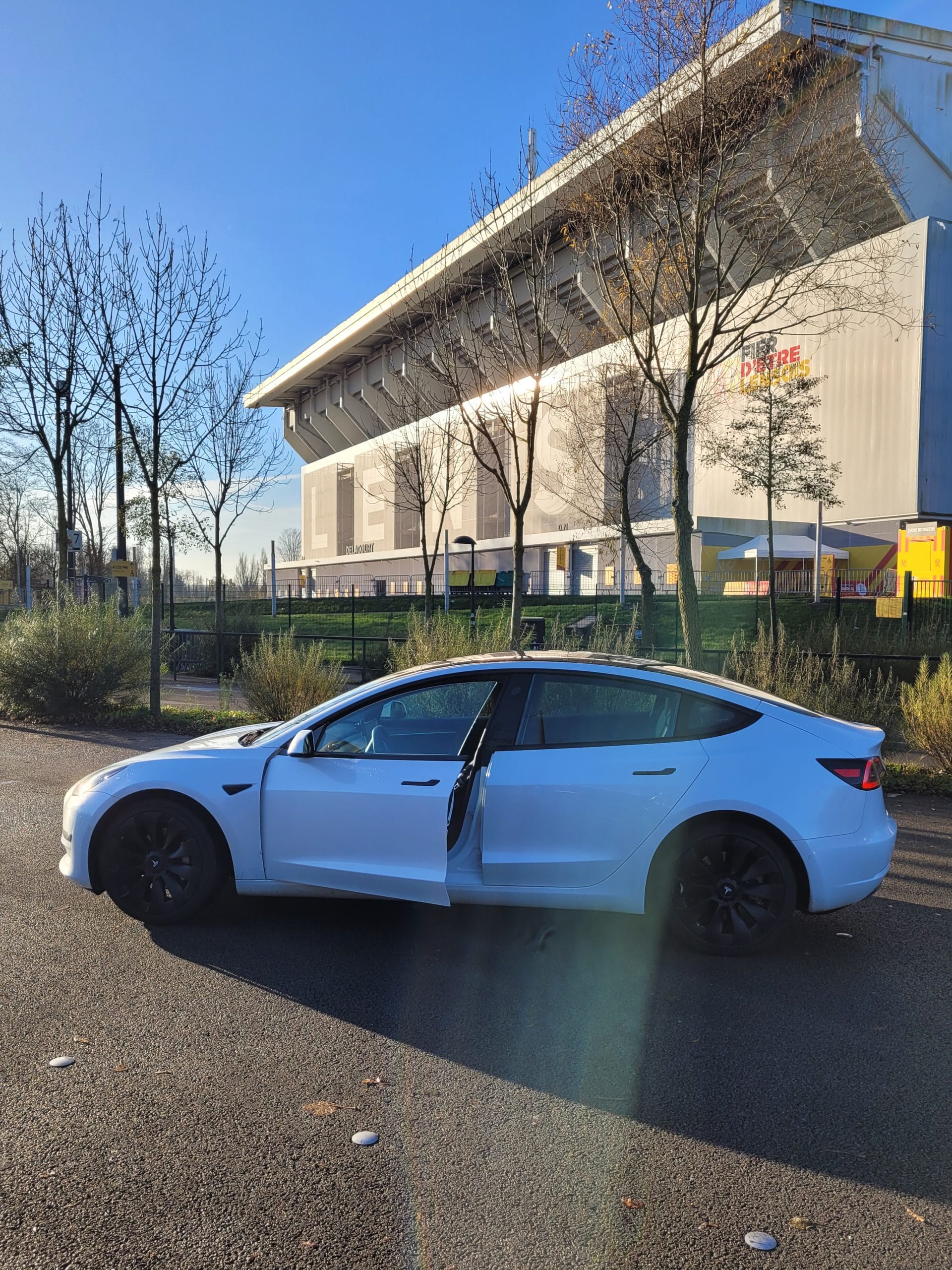 Tesla Xave VTC à proximité du Stade Bollaert-Delelis à Lens